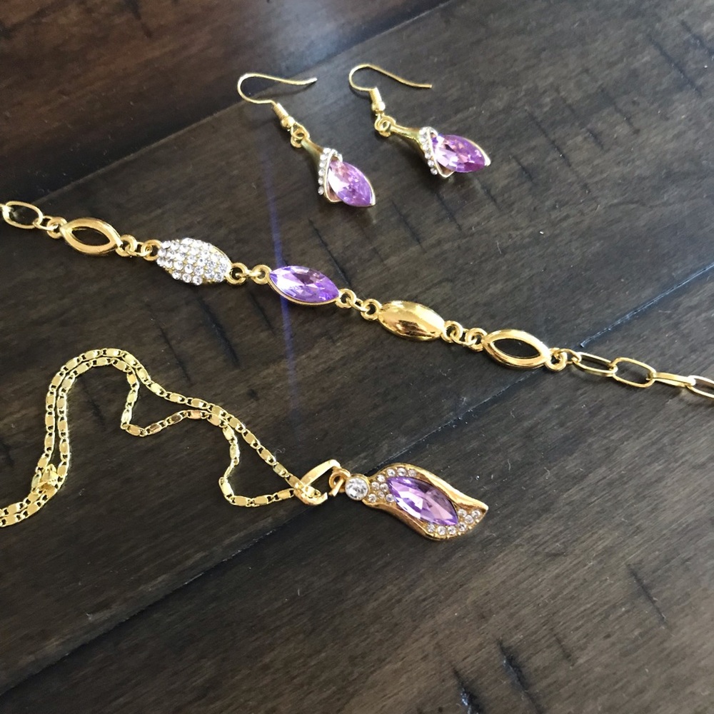 Women’s Jewelry Set - Picture 2 of 3